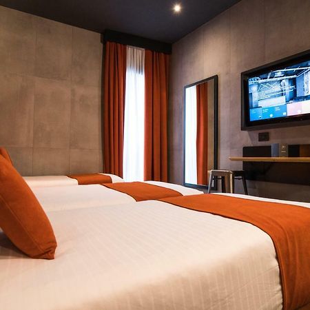 J24 Hotel Milano Екстериор снимка