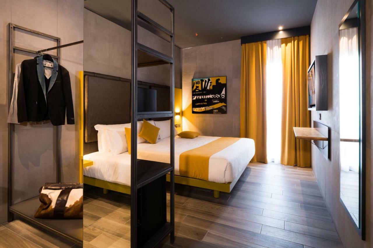 J24 Hotel Milano Екстериор снимка